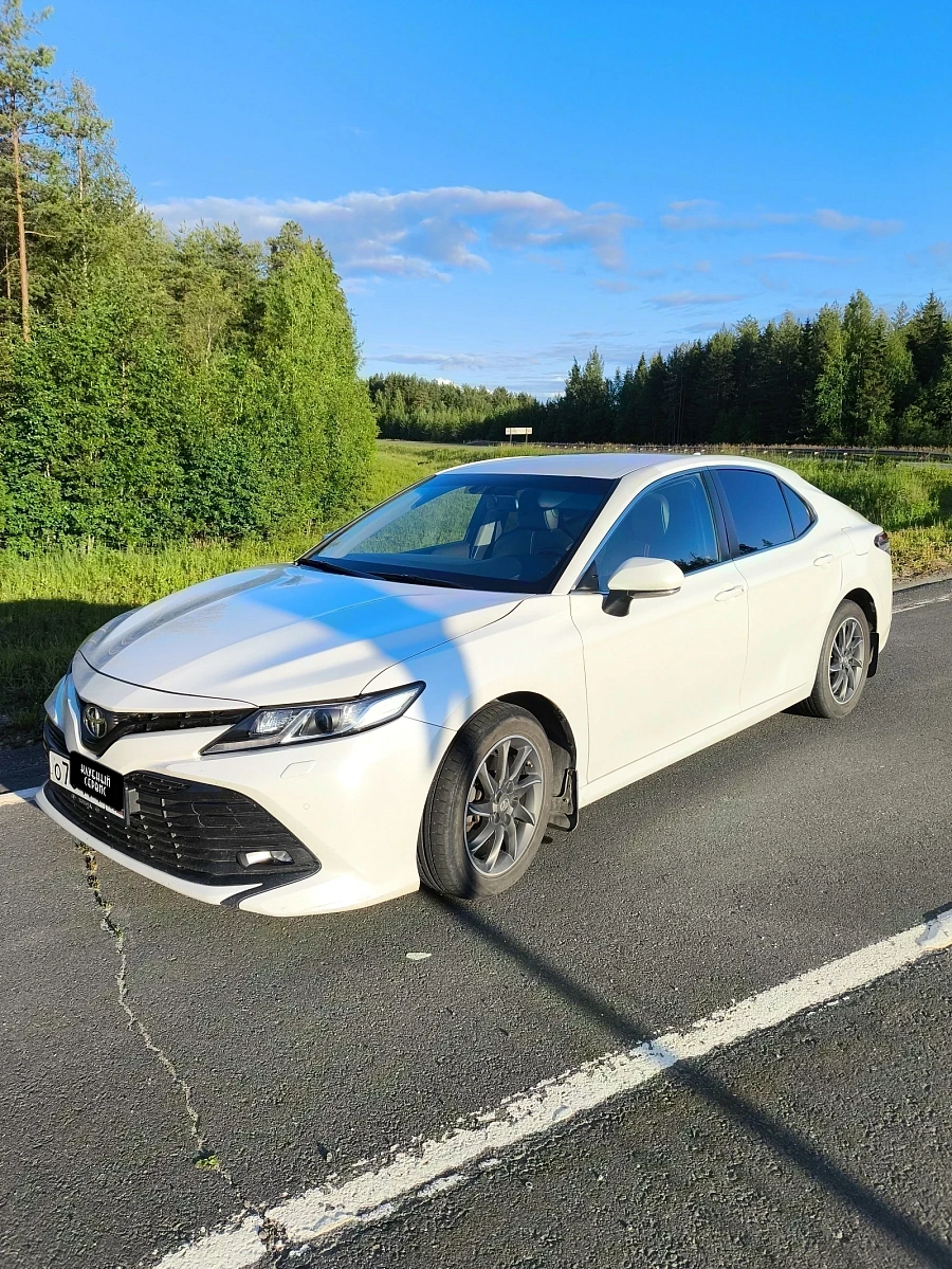 Toyota Camry, 2021г., передний привод, автомат