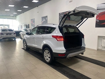 Ford Kuga, 2016г, передний привод, автомат