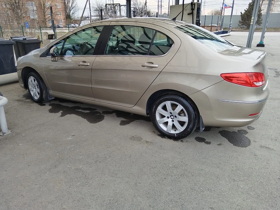 Peugeot 408, 2013г., передний привод, механика