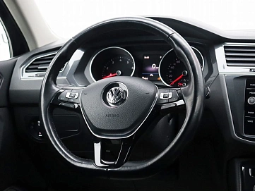 Volkswagen Tiguan, 2020г, передний привод, робот