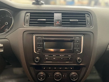 Volkswagen Jetta, 2015г, передний привод, автомат