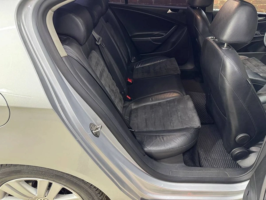 Volkswagen Passat, 2009г., передний привод, робот