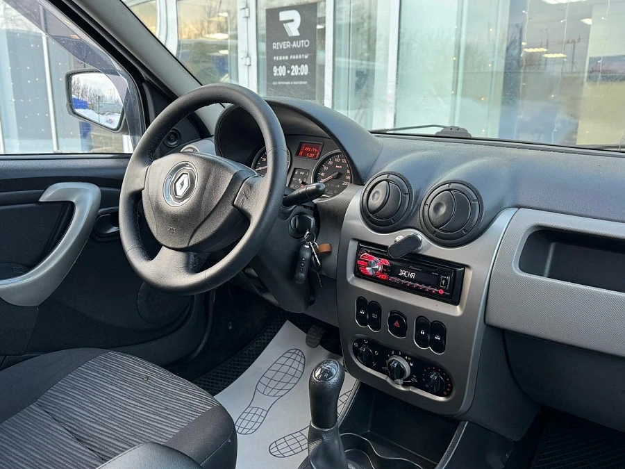 Renault Logan, 2011г., передний привод, механика