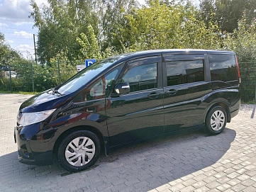 Honda Stepwgn, 2017г, передний привод, вариатор