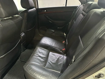 Toyota Avensis, 2004г, передний привод, автомат