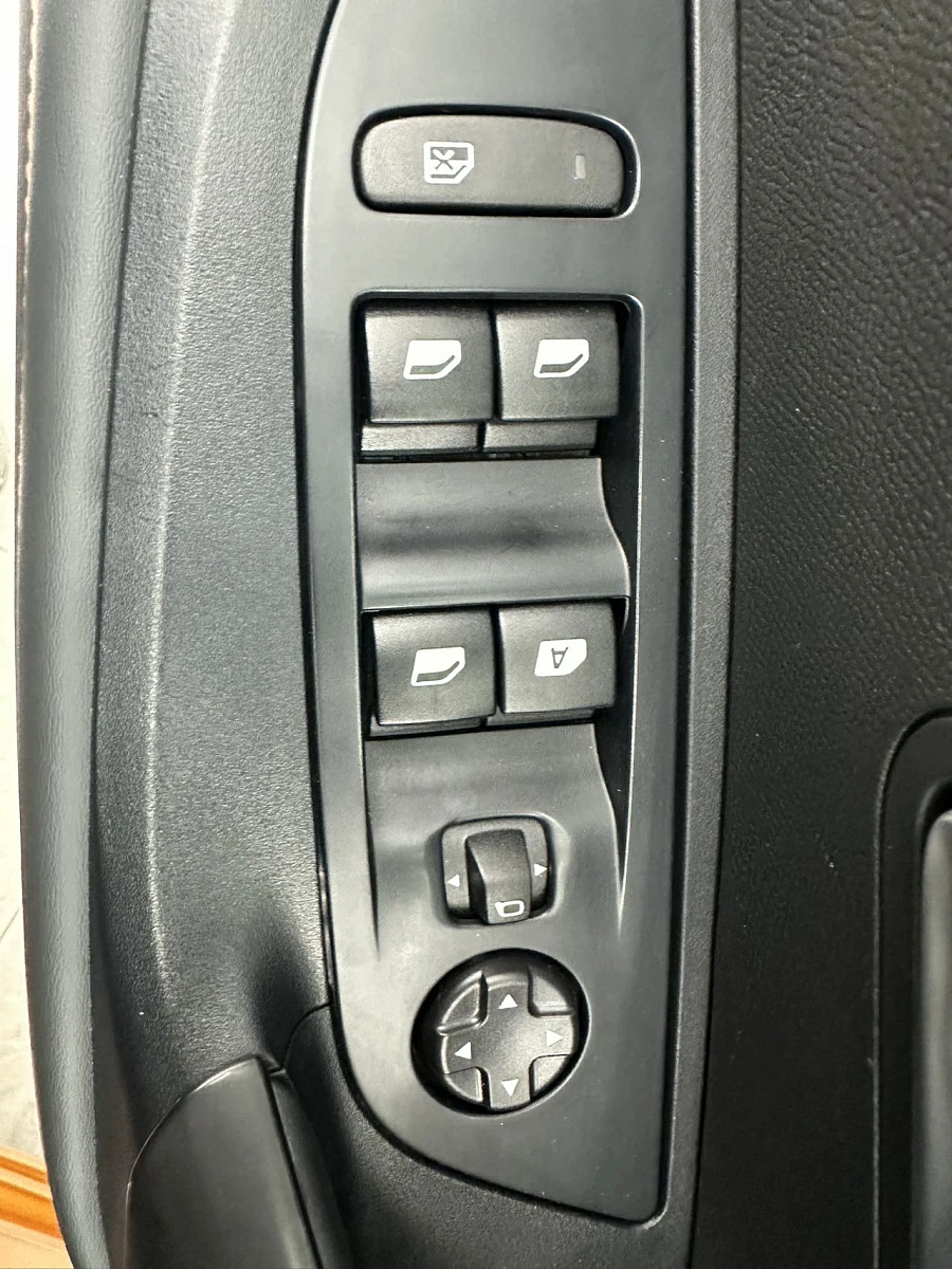 Peugeot 2008, 2021г., передний привод, робот