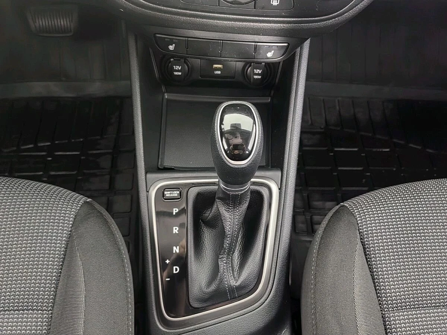 Hyundai Solaris, 2021г., передний привод, автомат