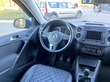 Volkswagen Tiguan, 2011г., передний привод, механика