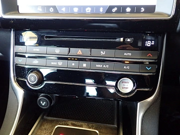 Jaguar XE, 2016г, полный привод, автомат