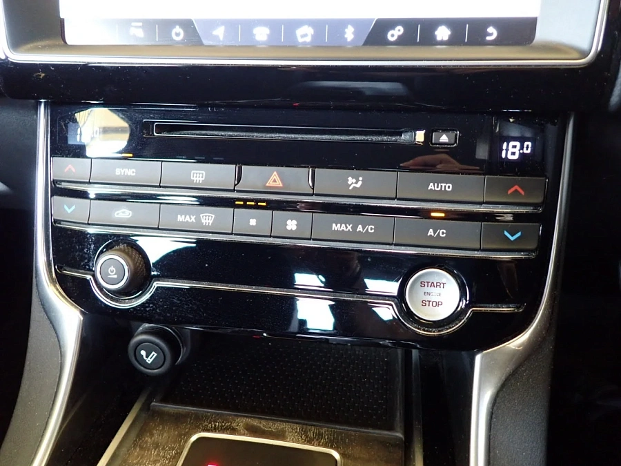 Jaguar XE, 2016г., полный привод, автомат