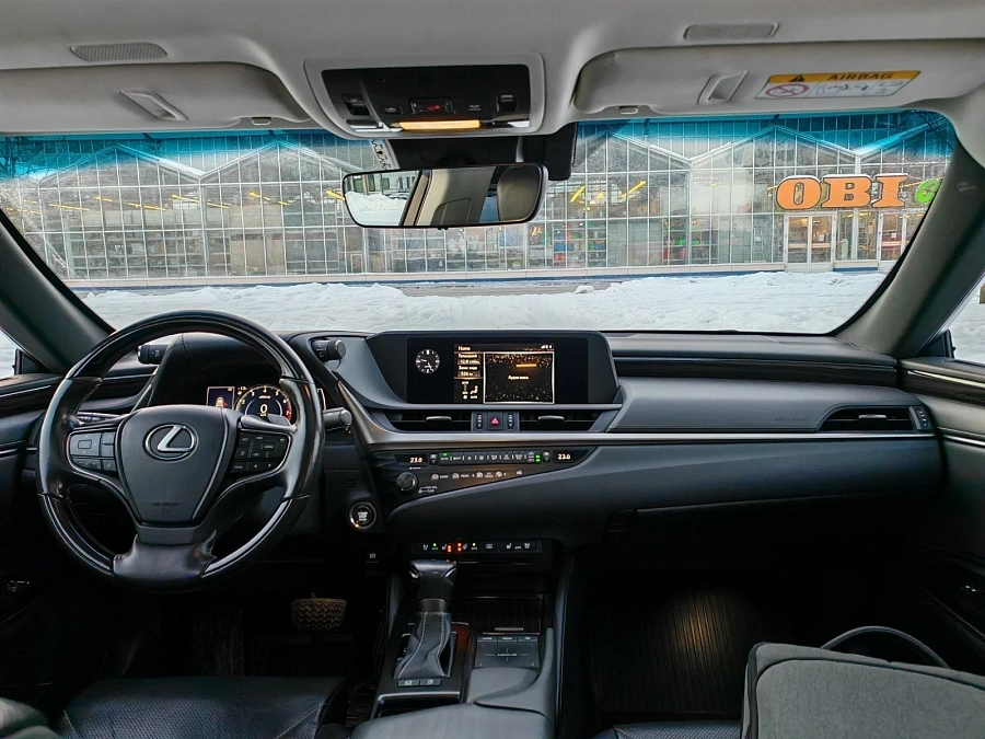 Lexus ES, 2019г., передний привод, автомат