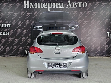 Opel Astra, 2010г, передний привод, механика