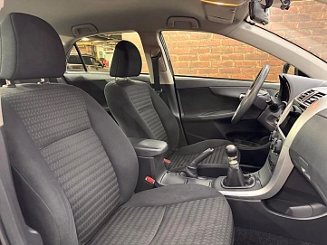 Toyota Corolla, 2011г, передний привод, механика