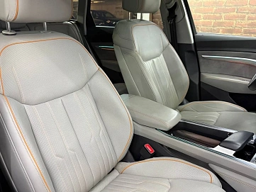 Audi e-tron, 2019г, полный привод, автомат