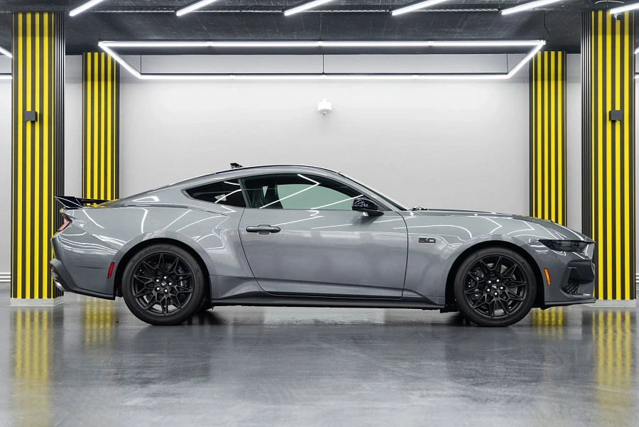 Ford Mustang, 2023г., задний привод, механика