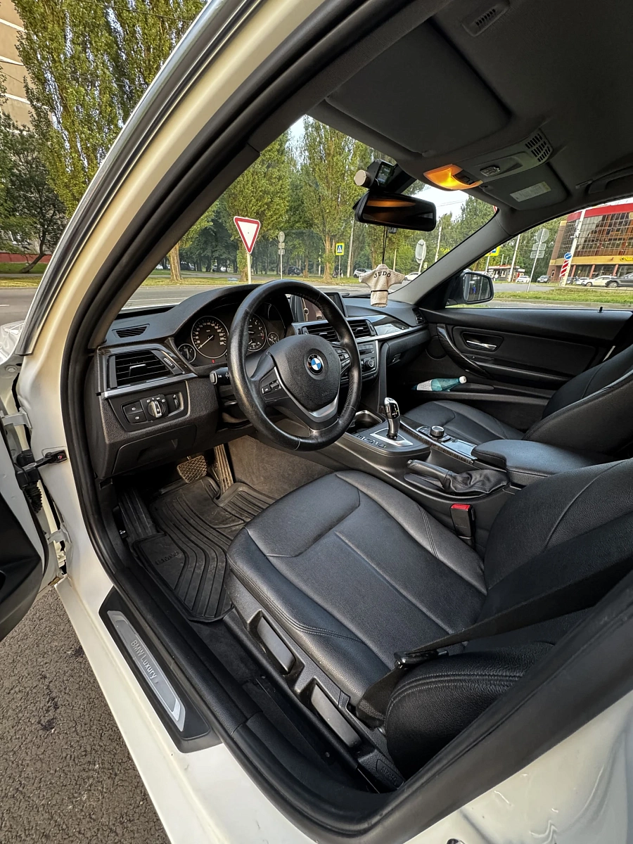 BMW 3 серии, 2012г., задний привод, автомат