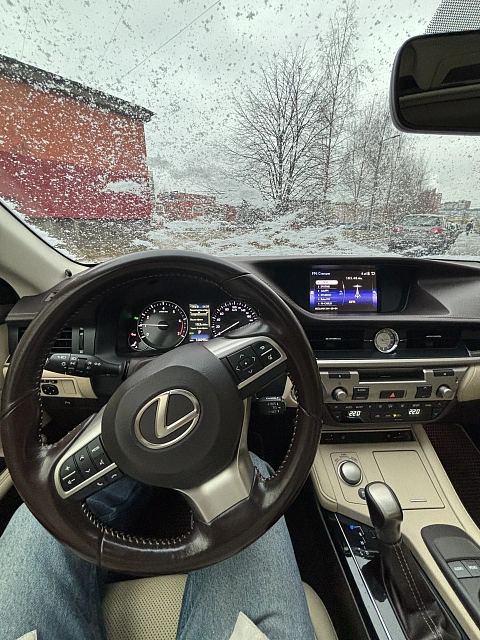 Lexus ES, 2015г., передний привод, автомат