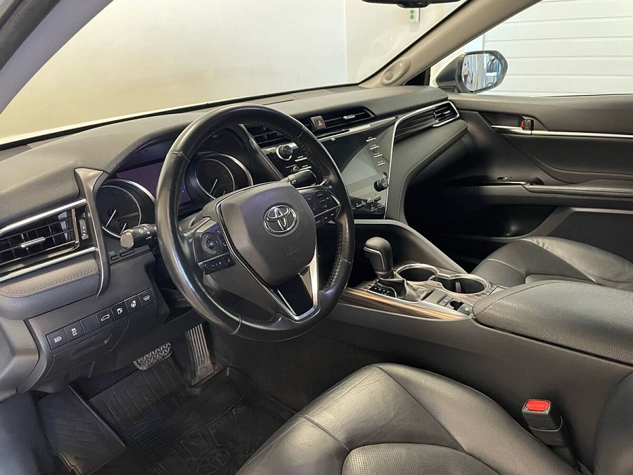 Toyota Camry, 2018г., передний привод, автомат