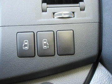 Toyota ISis, 2012г, передний привод, вариатор