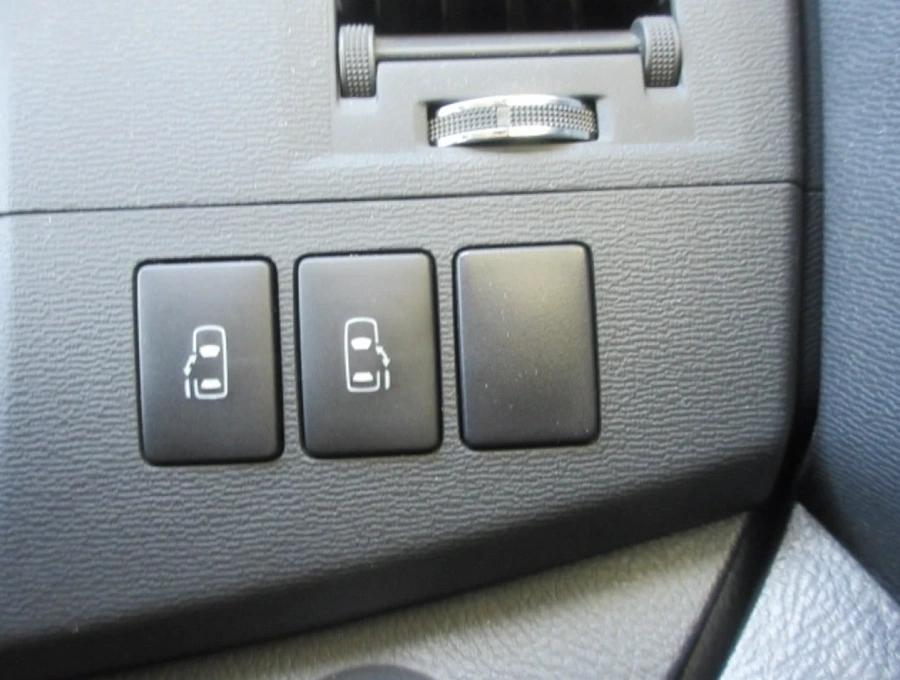 Toyota ISis, 2012г., передний привод, вариатор