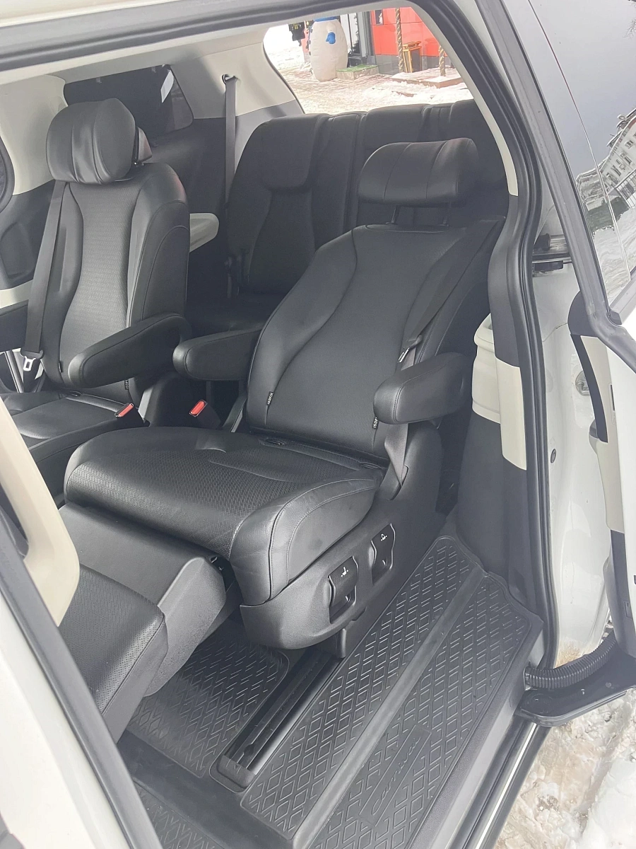 Kia Carnival, 2022г., передний привод, автомат