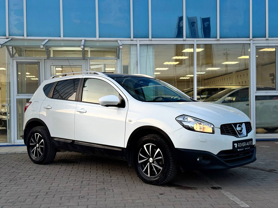 Nissan Qashqai, 2012г., передний привод, вариатор