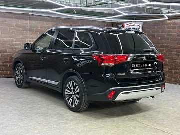 Mitsubishi Outlander, 2018г, передний привод, вариатор