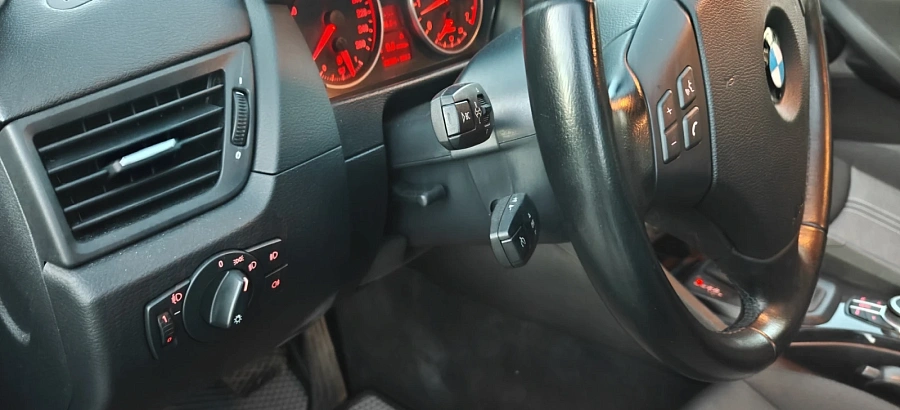 BMW X1, 2011г., задний привод, автомат