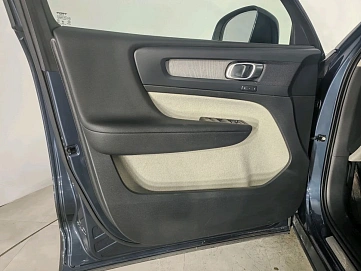 Volvo XC40, 2021г, полный привод, автомат