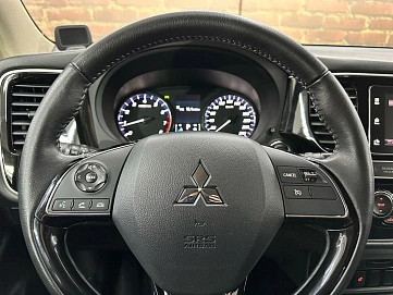 Mitsubishi Outlander, 2018г, передний привод, вариатор