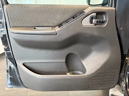 Nissan Pathfinder, 2012г, передний привод, механика