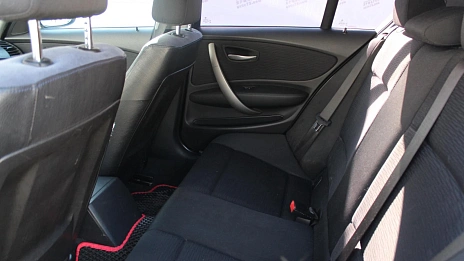 BMW 1 серии, 2008г., передний привод, автомат