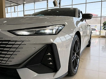 Changan UNI-V, 2023г, передний привод, робот