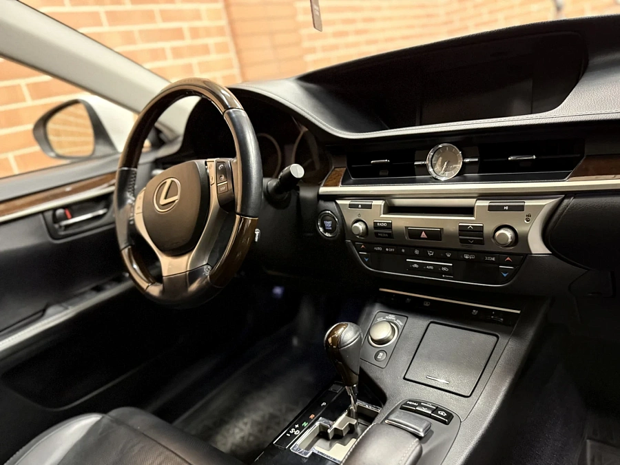Lexus ES, 2012г., передний привод, автомат