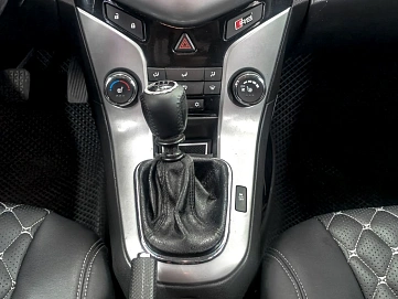 Chevrolet Cruze, 2011г., передний привод, механика