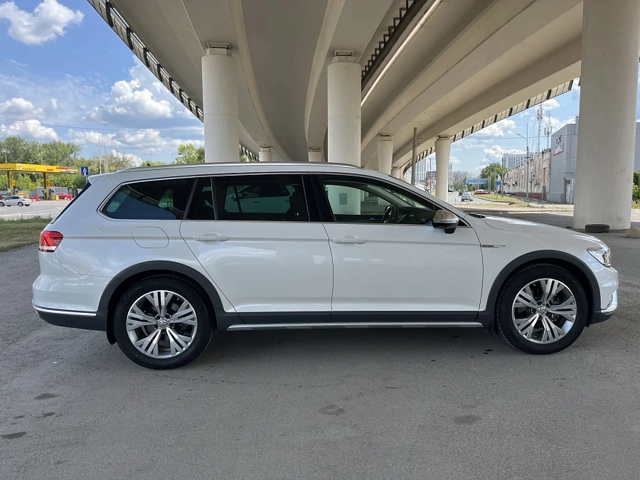 Volkswagen Passat, 2019г., полный привод, робот