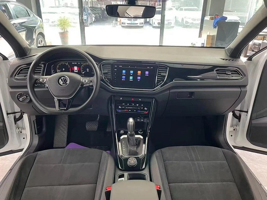Volkswagen T-Roc, 2022г., полный привод, робот
