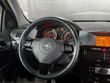 Opel Astra, 2012г, передний привод, механика