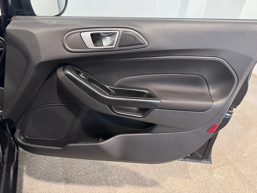 Ford Fiesta, 2015г., передний привод, автомат