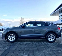 Audi Q3, 2022г, передний привод, робот