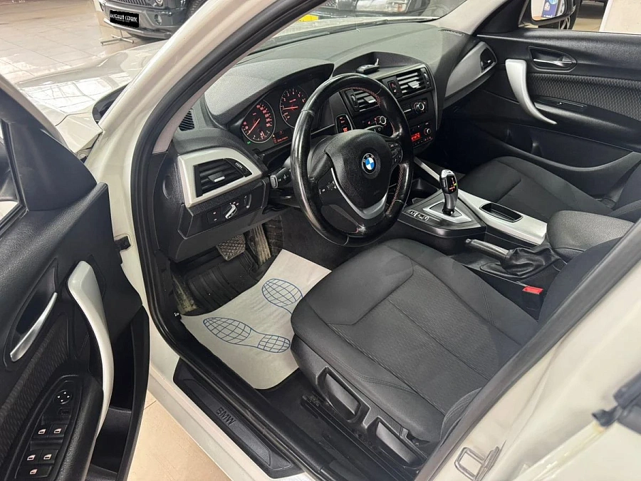 BMW 1 серии, 2012г., задний привод, автомат