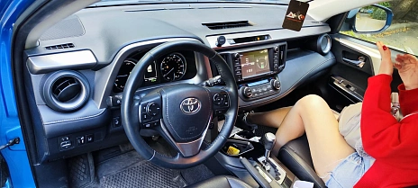 Toyota RAV4, 2015г, полный привод, вариатор