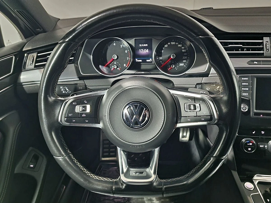 Volkswagen Passat, 2016г., передний привод, робот