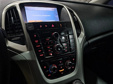 Opel Astra, 2011г, передний привод, автомат