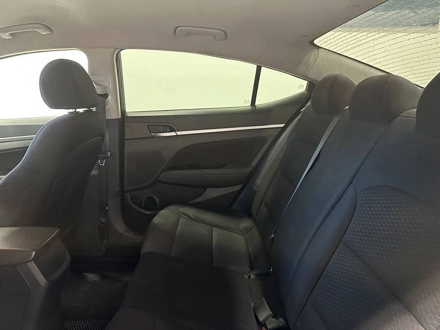 Hyundai Elantra, 2018г., передний привод, автомат