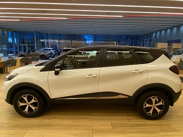 Renault Kaptur, 2022г, передний привод, вариатор