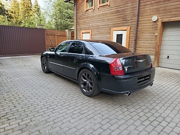 Chrysler 300C, 2010г, задний привод, автомат
