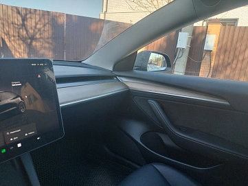 Tesla Model 3, 2022г, задний привод, автомат