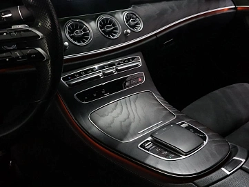 Mercedes-Benz E-Класс, 2020г, полный привод, автомат