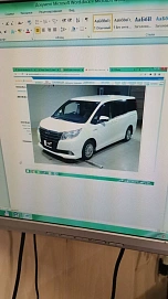 Toyota Noah, 2015г, передний привод, вариатор